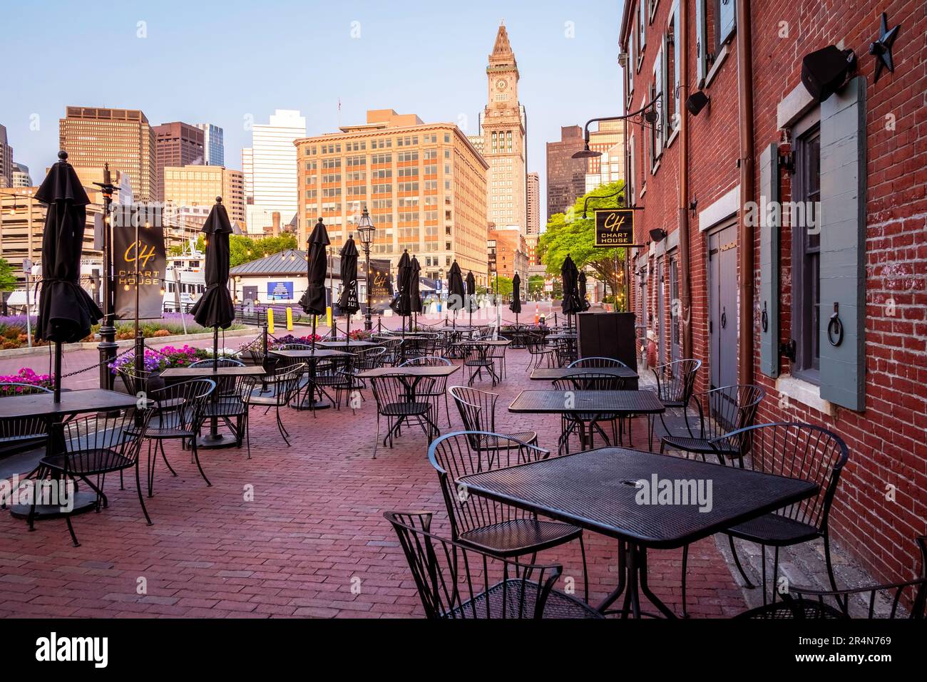 Boston im Regierungszentrum bei Sonnenaufgang. Stockfoto