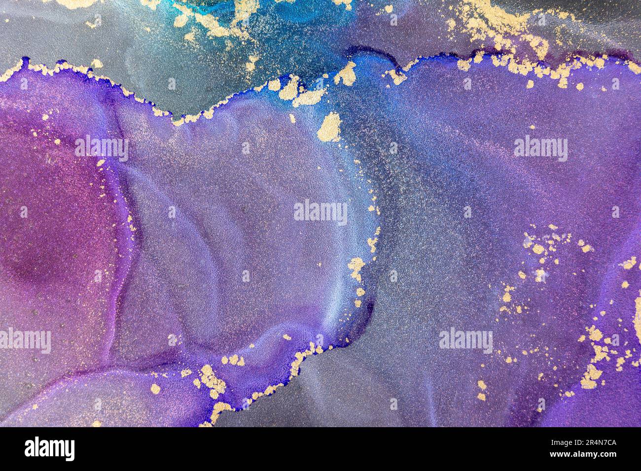 Abstrakter Alkohol Tinte Flüssigkeit Art Hintergrund auf Schwarz. Rot, Violett, Weiß und Gold Stockfoto