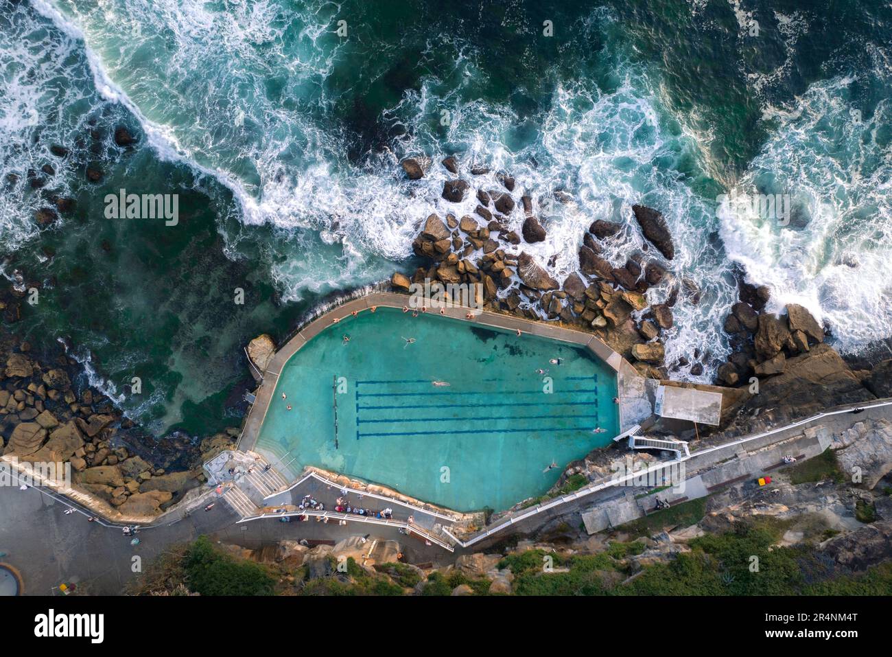 Draufsicht auf den Bronte Ocean Pool in Sydney, New South Wales, Australien Stockfoto