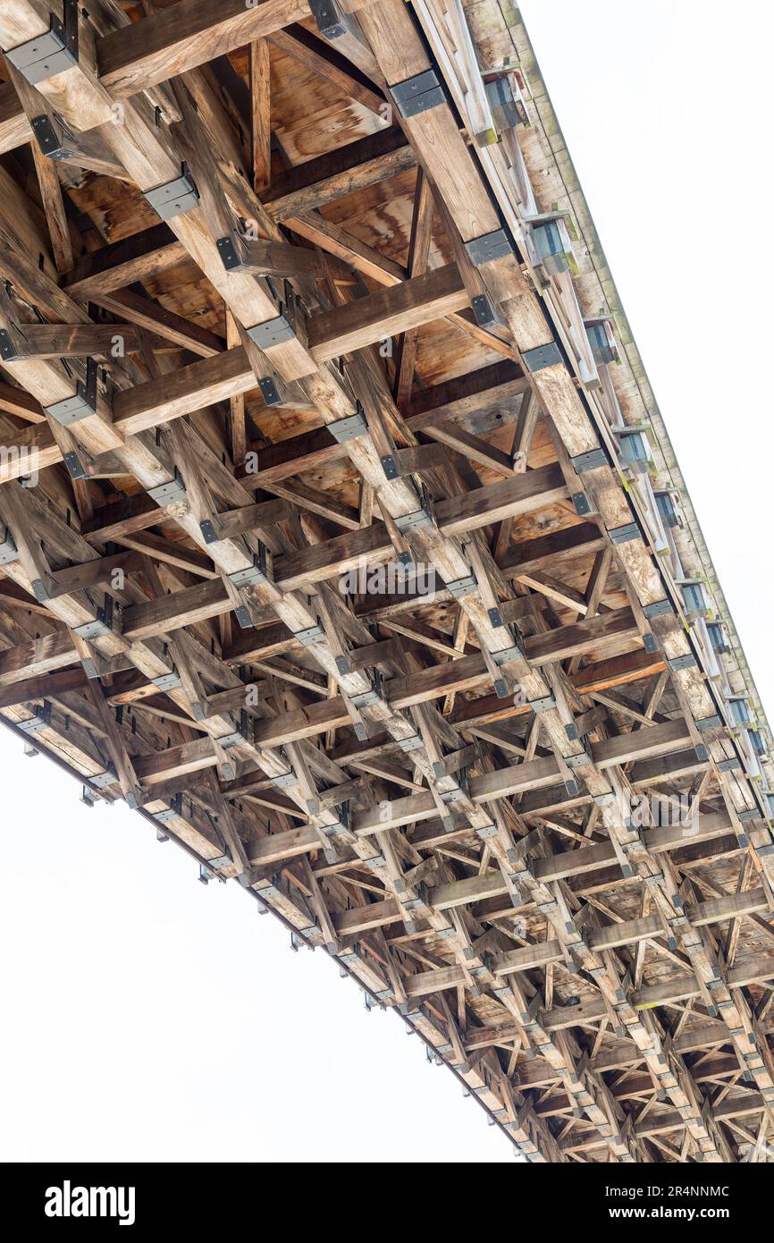 Holzstruktur unter der Kintai-kyo-Brücke, Iwakuni, Japan Stockfoto