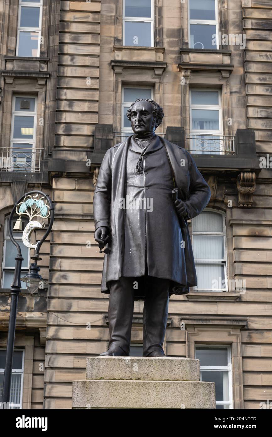 Denkmal für James Lumsden (Lord Provost), Statue am Cathedral Square in Glasgow, Schottland, Großbritannien. Stockfoto