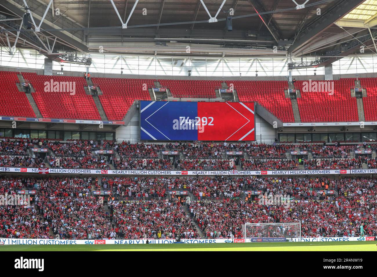 London, Großbritannien. 29. Mai 2023. Teilnahme von 74.292 während des Sky Bet League 1 Play-off-Finalspiels Barnsley gegen Sheffield am Mittwoch im Wembley Stadium, London, Großbritannien, 29. Mai 2023 (Foto von Gareth Evans/News Images) in London, Großbritannien, am 5./29. Mai 2023. (Foto: Gareth Evans/News Images/Sipa USA) Guthaben: SIPA USA/Alamy Live News Stockfoto