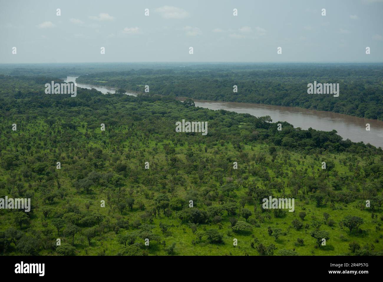 Die kongolesische Landschaft, fotografiert von einem UN-Helikopter, nahe Dungu in der DR Kongo Stockfoto