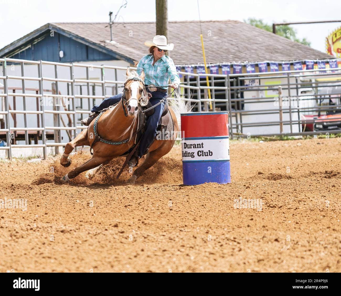 Barrel Racing für Damen in Guthrie Oklahoma. Stockfoto