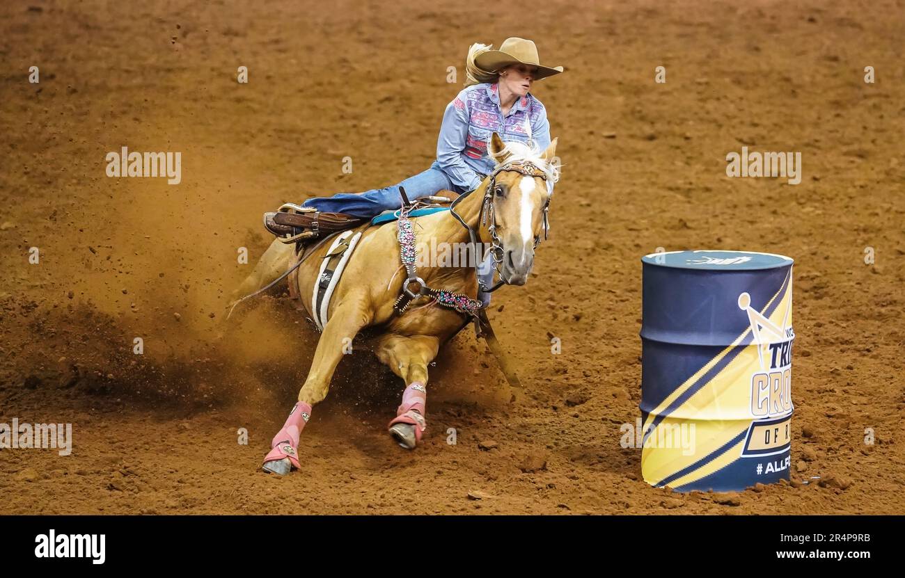 Barrel Racing für Damen in Guthrie Oklahoma. Stockfoto