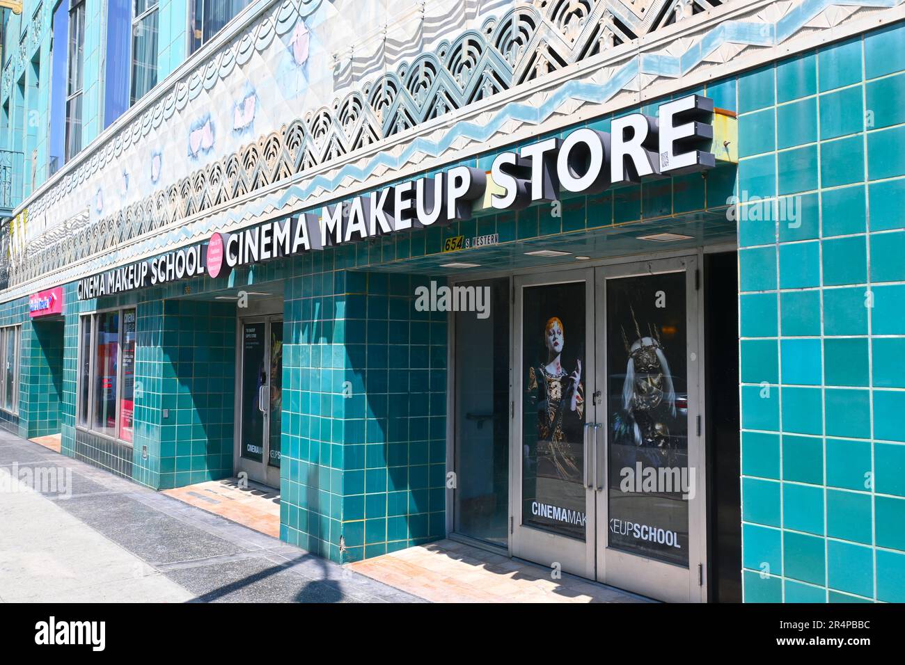 LOS ANGELES, KALIFORNIEN - 11. MAI 2023: The Cinema Makeup School and Store bietet Training in Beauty Make-up für Film und Fernsehen sowie fashi Stockfoto