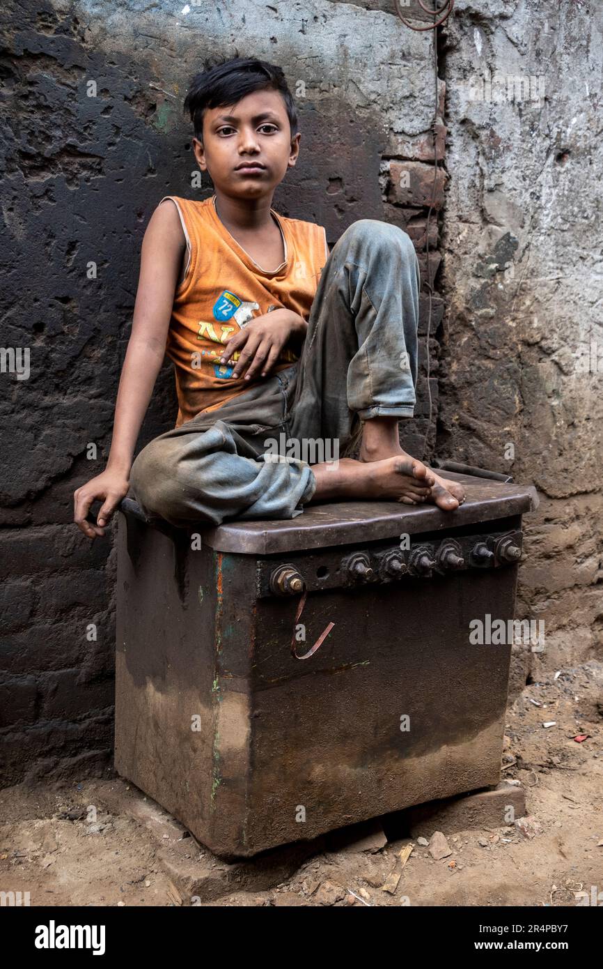 Das Porträt eines Kindes in den Werften von Old Dhaka, Bangladesch Stockfoto
