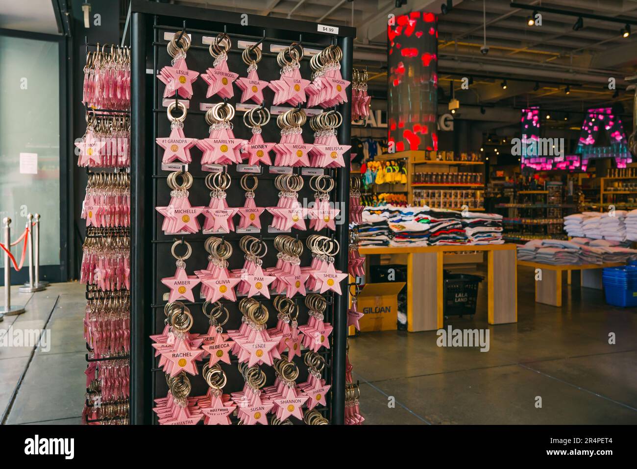 Hollywood, Kalifornien, USA - 26. April 2023. Souvenirs und Geschenke aus Hollywood. In jedem Laden können Sie jedes Souvenir kaufen, das mit Hollywood in Verbindung steht Stockfoto