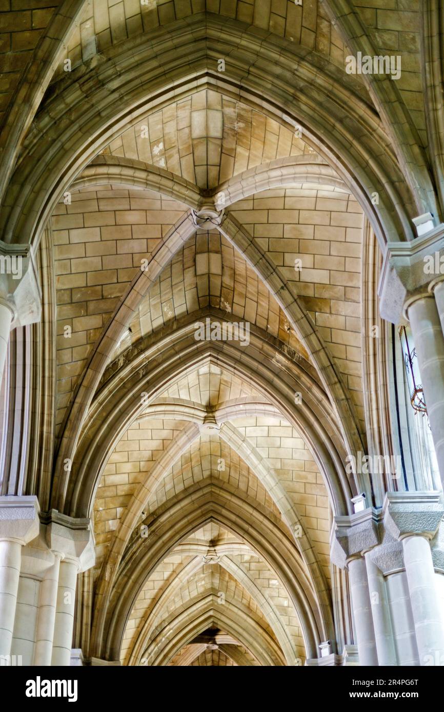 Spanien, Madrid, Almundena Kathedrale, Santa Maria la Real de la Almudena, Innenansicht der Decken. Stockfoto