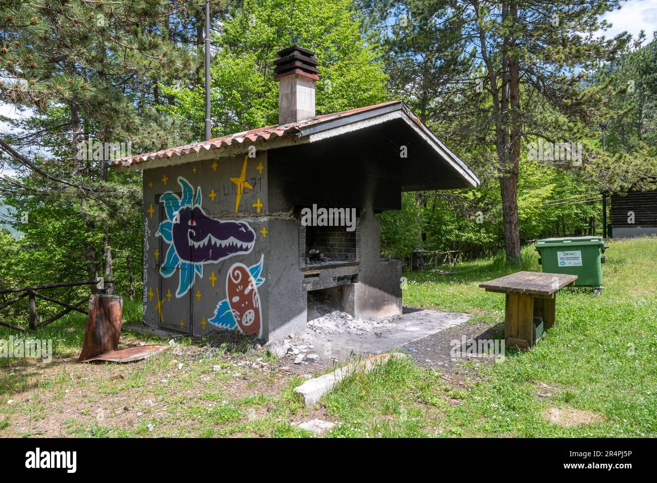 Barbecue- und Picknickbereich im Sibillini-Nationalpark, Umbrien, Mittelitalien, Europa Stockfoto