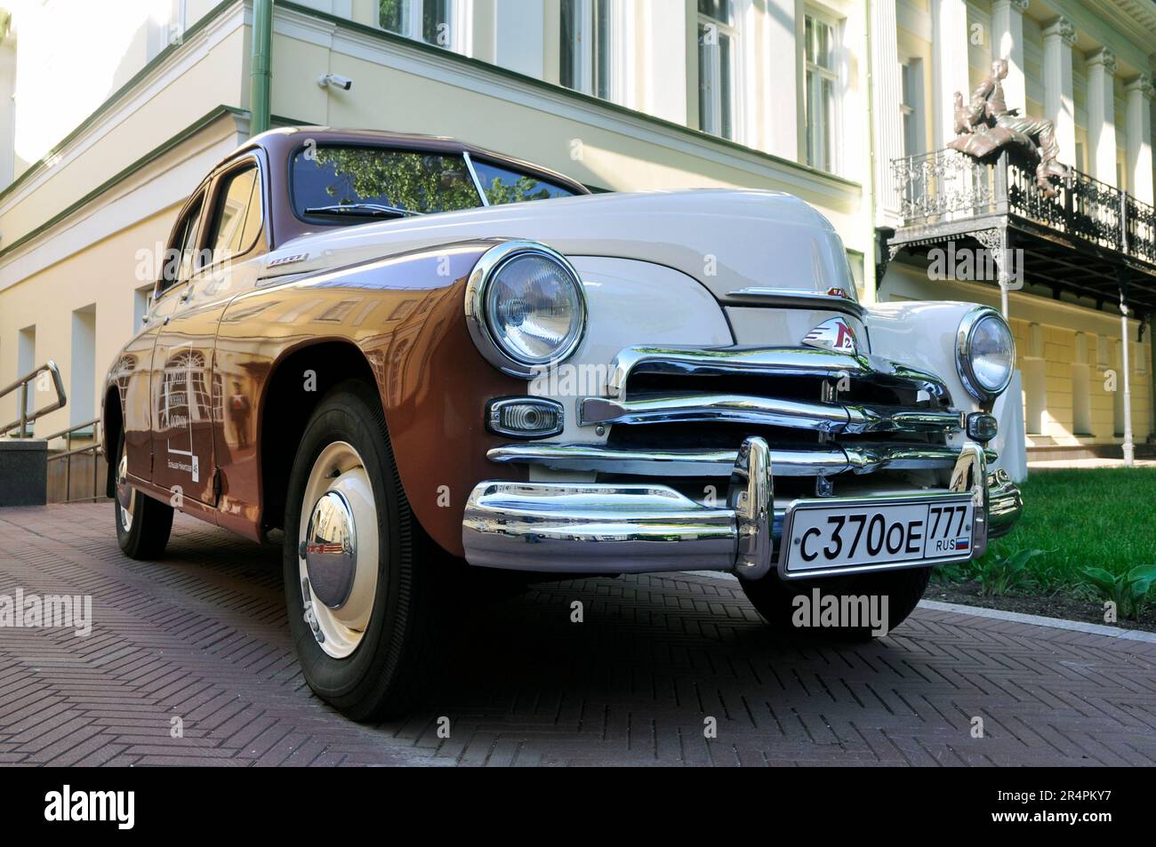 Auto GAZ-M-20 Pobeda. Klassisches sowjetisches Nachkriegsauto. Stockfoto