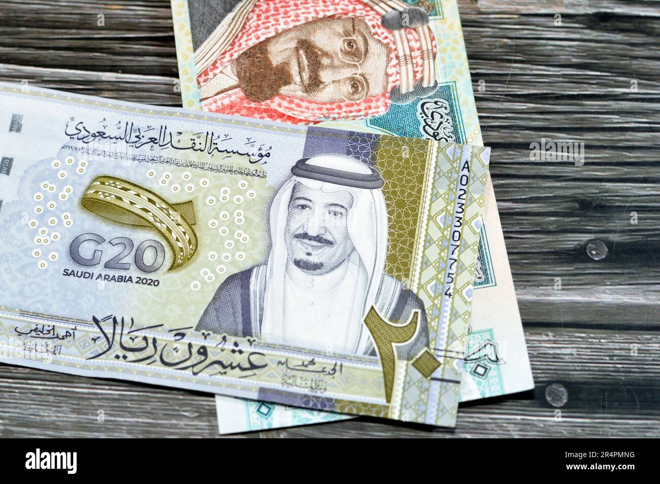 20 SAR 20 Saudi-Arabien Riyals Banknoten Wechselgeld ein alter mit König Abdulaziz Foto, Quba Moschee, heller Berg und ein neuer mit Kin Stockfoto