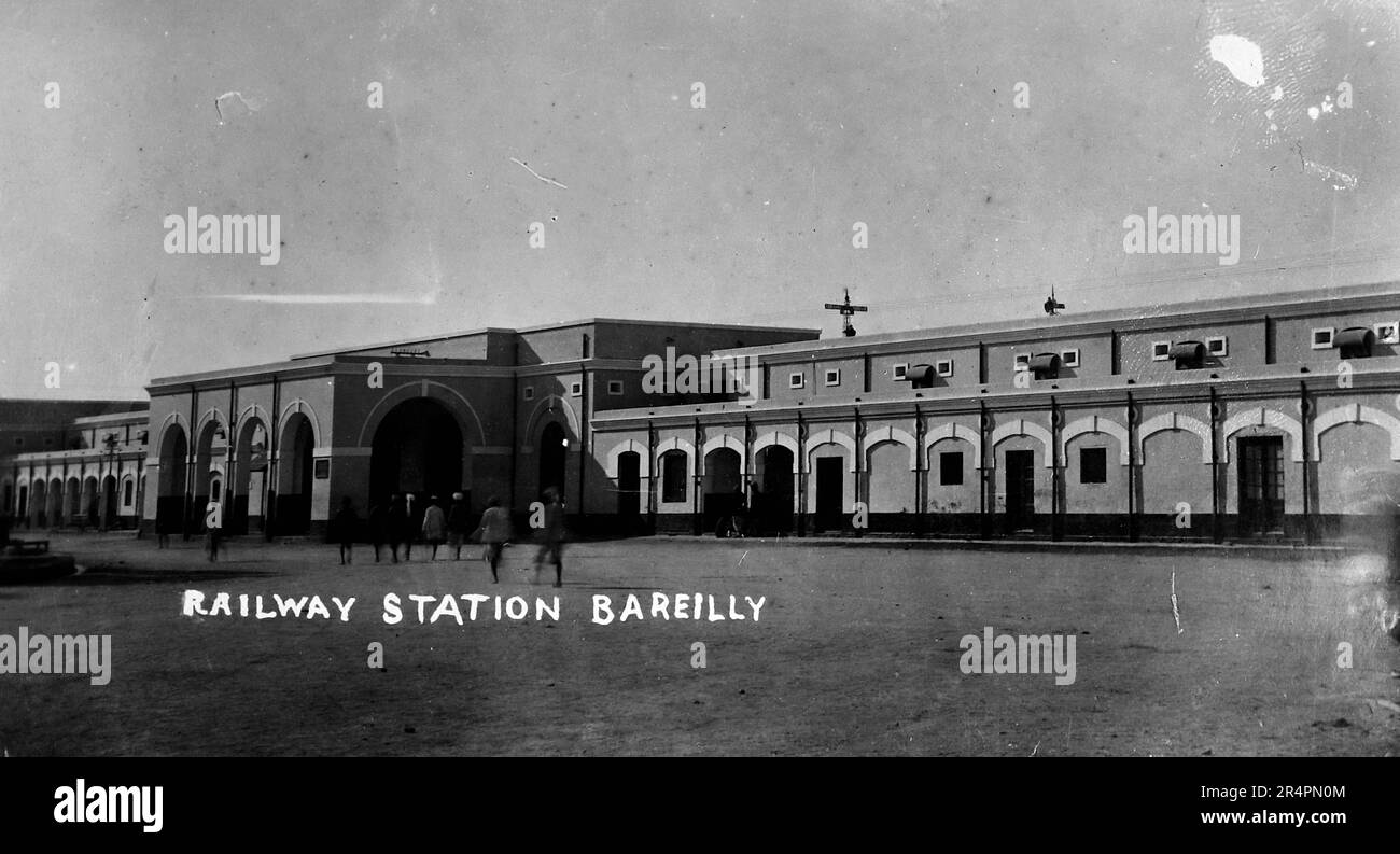 Südindien, von denen Teile heute als Pakistan bekannt sind: Bahnhof, Bareilly. Aus einer Serie, die aus dem ursprünglichen Schnappschuss des Ersten Weltkriegs in Indien, c1917-19, aufgenommen wurde. Die Originale waren kleine Fotos, die bei zu großer Vergrößerung schlecht aussehen könnten. Stockfoto