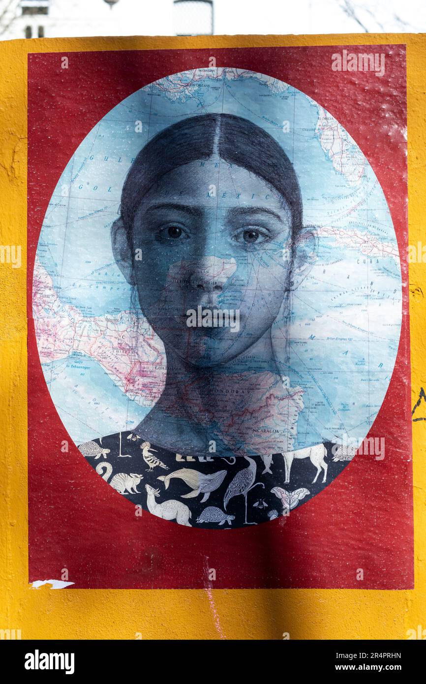 Spanien, Sevilla, Poster der Kunstwerke des Künstlers Antonio Alvarez Gordillo, die in einem Viertel in Sevilla zu finden sind Stockfoto