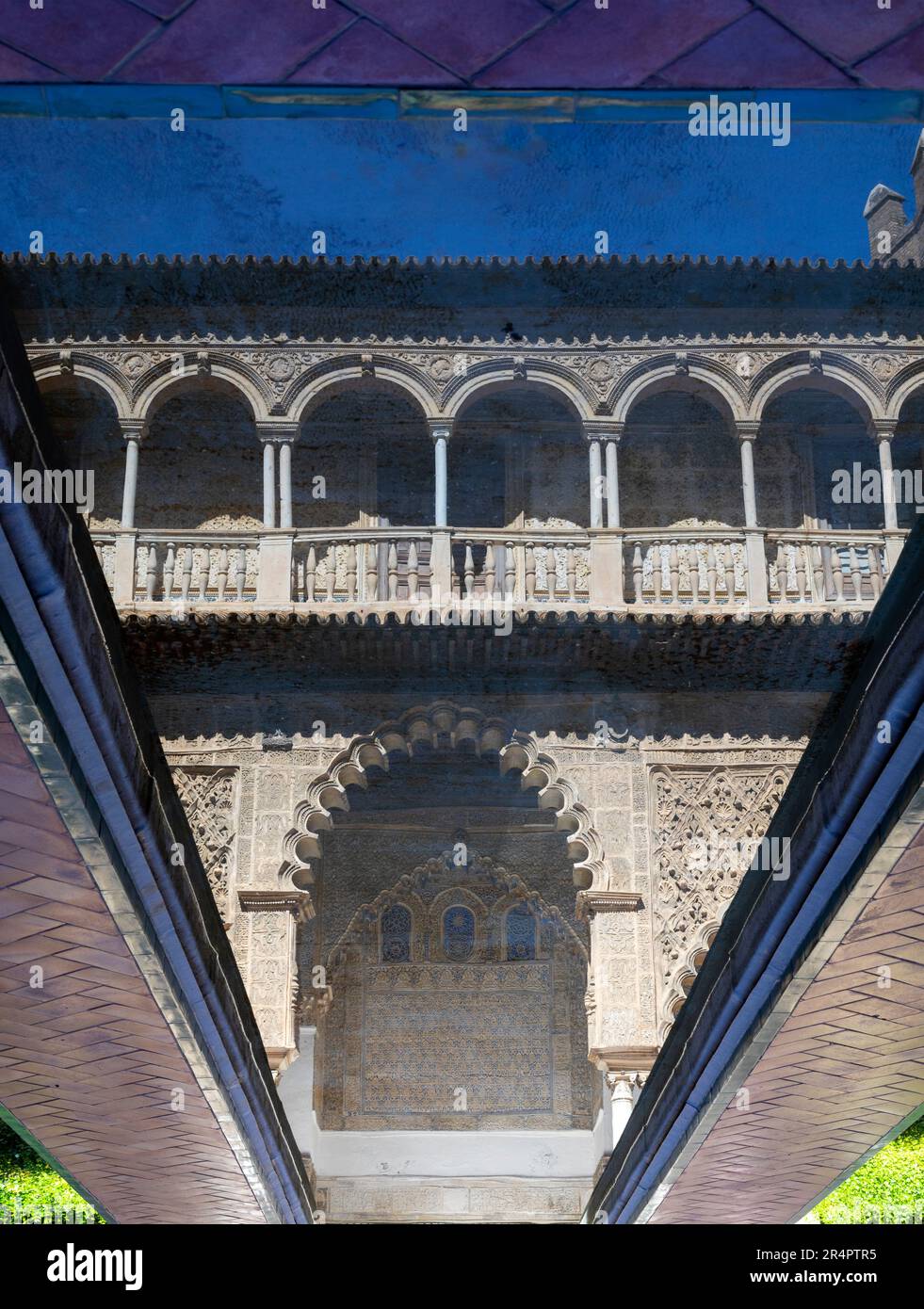 Spanien, Andalusien, Sevilla, Alcazar von Sevilla, Reflecting Pool Stockfoto