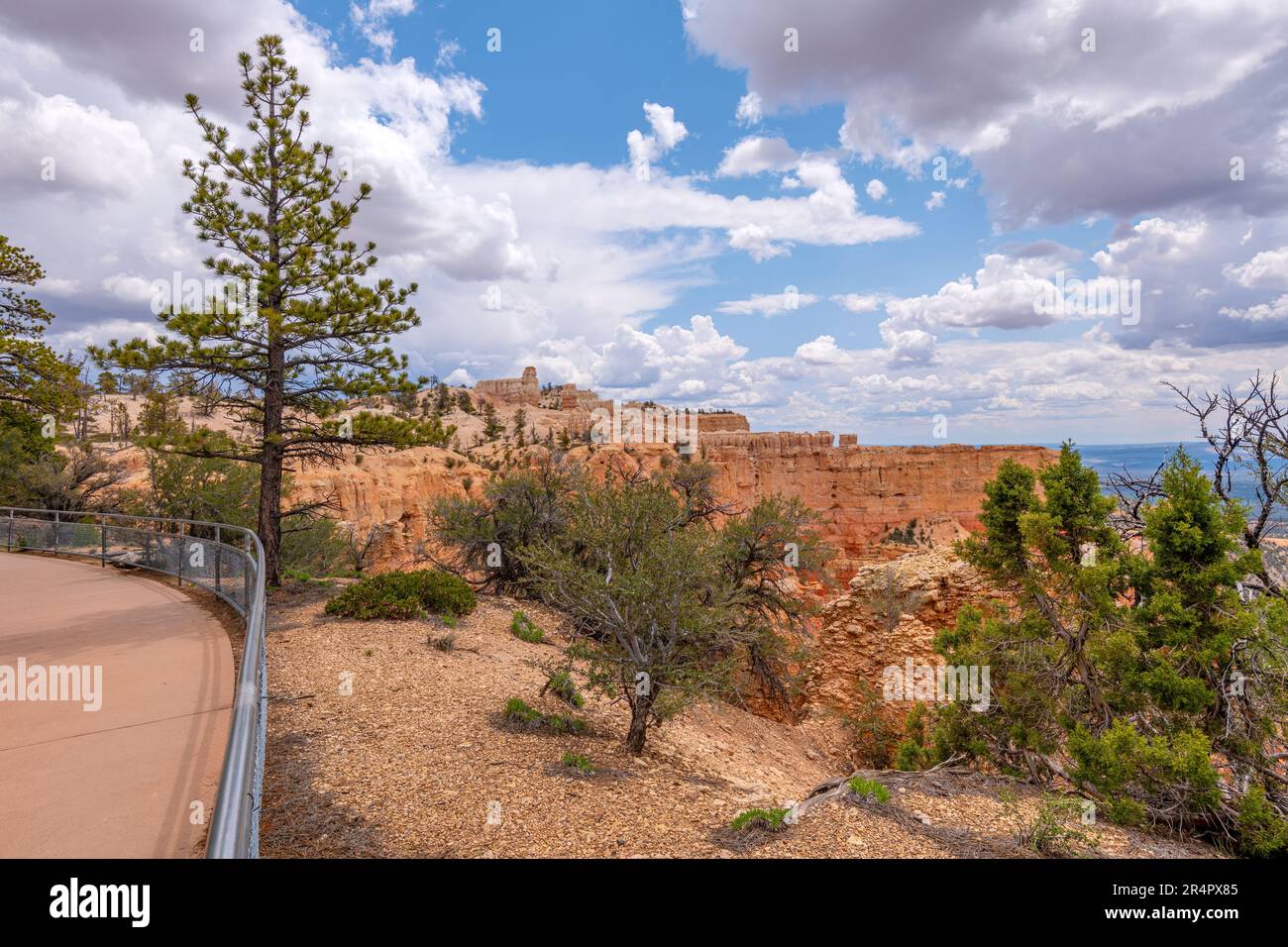 Der Brice Canyon-Nationalpark und der umliegende Landschaftsstaat Utah. Stockfoto