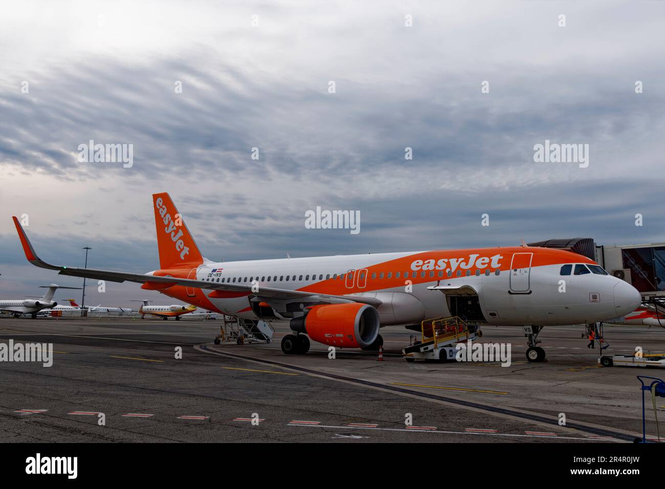 Schön, Frankreich. 28. Mai 2023. EasyJet Airbus A320-214 auf der Rollbahn am 28. Mai 2023 am Flughafen Nizza, Frankreich. Stockfoto