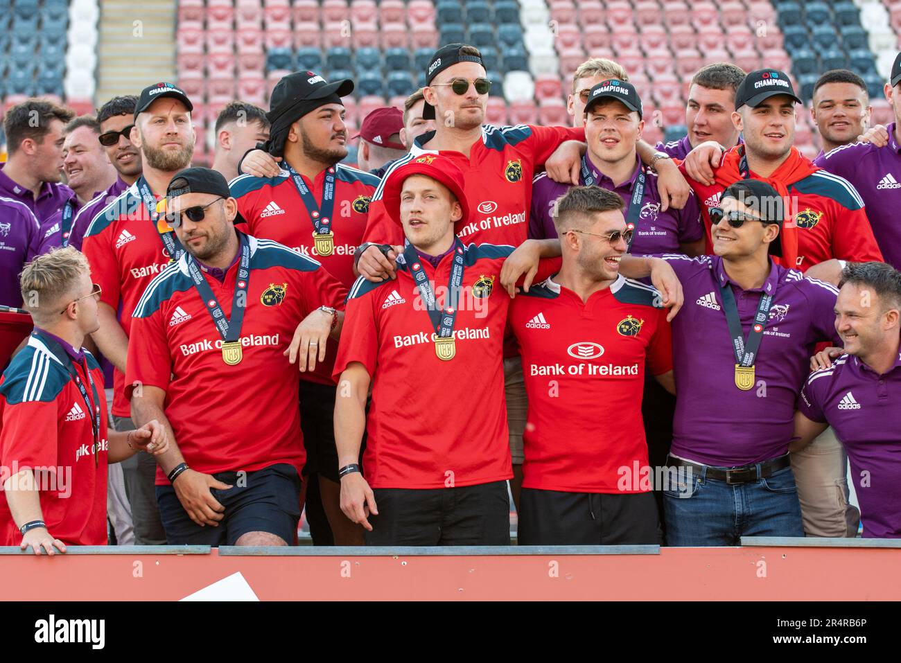 Limerick, Irland. 30. Mai 2023. Die Münster-Spieler feiern am 29. Mai 2023 beim Munster Rugby Homecoming im Thomond Park Stadium in Limerick, Irland (Foto: Andrew SURMA/Credit: SIPA USA/Alamy Live News Stockfoto