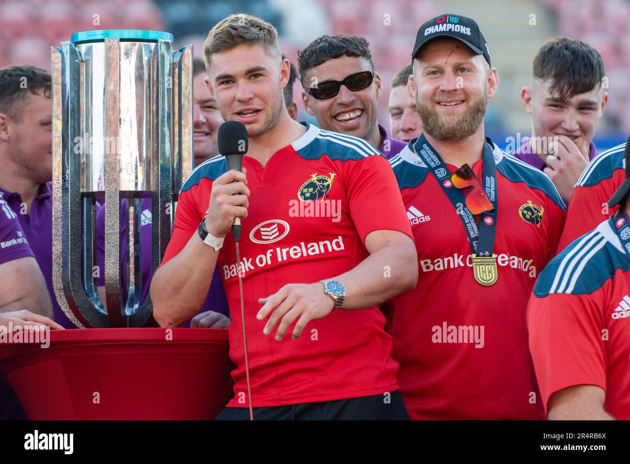 Limerick, Irland. 30. Mai 2023. Jack Crowley mit Mikrofon beim Munster Rugby Homecoming im Thomond Park Stadium in Limerick, Irland, am 29. Mai 2023 (Foto: Andrew SURMA/Credit: SIPA USA/Alamy Live News Stockfoto