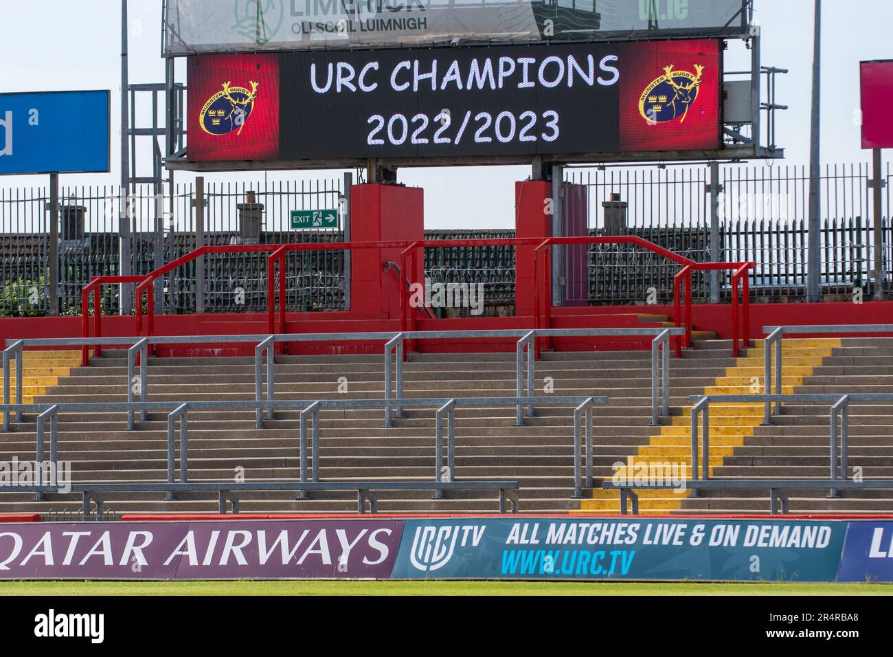 Limerick, Irland. 30. Mai 2023. Die große Leinwand während des Munster Rugby Homecoming im Thomond Park Stadium in Limerick, Irland, am 29. Mai 2023 (Foto: Andrew SURMA/Credit: SIPA USA/Alamy Live News Stockfoto