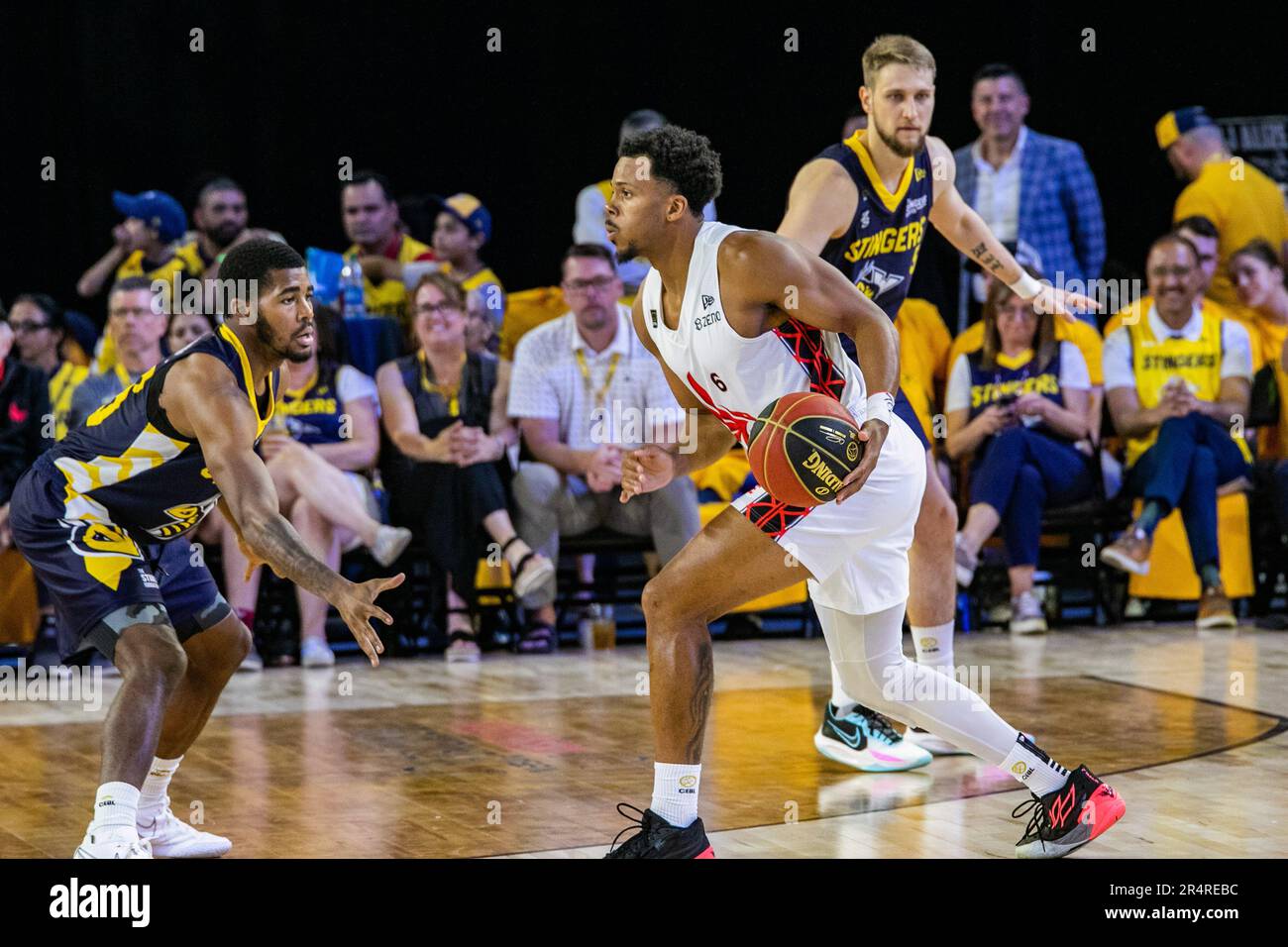 Edmonton, Kanada. 28. Mai 2023. Admon Gilder Jr von Calgary spielt während der Eröffnungssaison der Edmonton Stingers 2023 gegen den Calgary Surge. Calgary Surge 82 -81 Edmonton Stingers (Foto: Ron Palmer/SOPA Images/Sipa USA) Kredit: SIPA USA/Alamy Live News Stockfoto