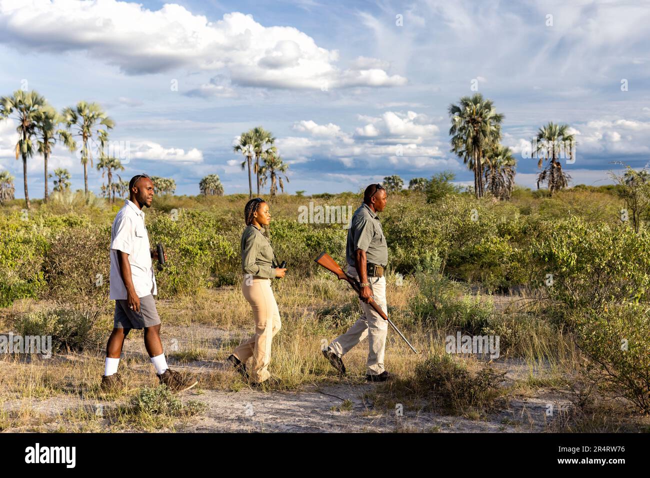 Informativer Bush Walk im Onguma Game Reserve, Namibia, Afrika Stockfoto