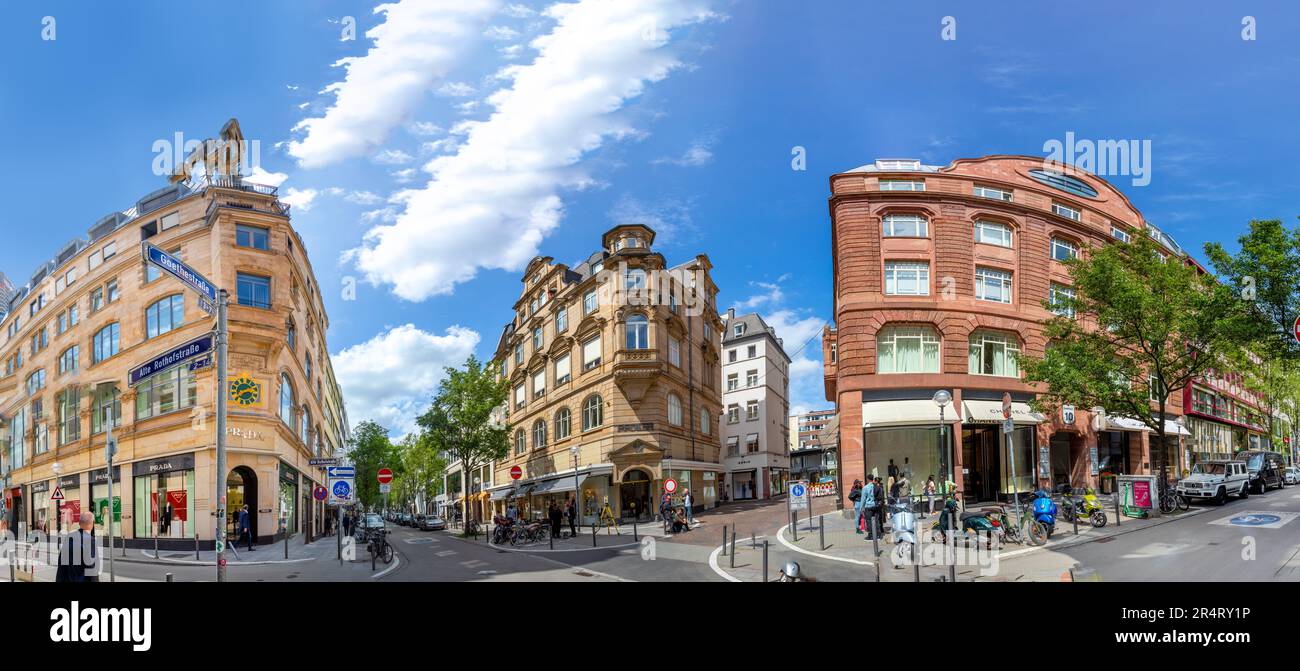 Frankfurt, Deutschland - 24. Mai 2023: Straßenecke Goethestraße, alte Rohlofstraße mit Geschäften wie Prada, Gucci, Chanel und allen anderen Luxusmarken Stockfoto