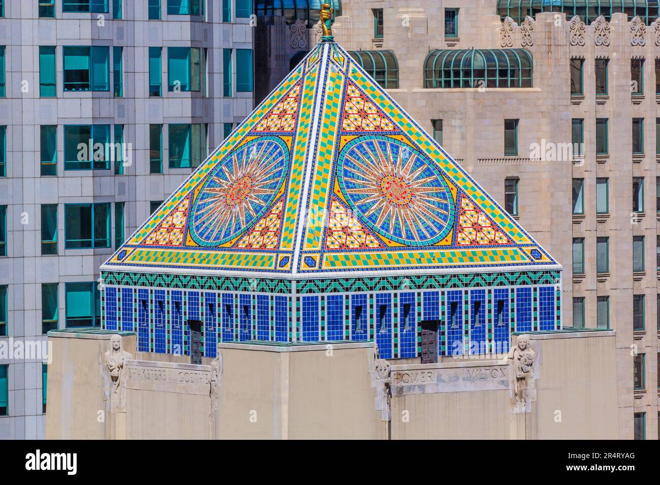Los Angeles, USA - 27. Juni 2012: Perspektive der historischen öffentlichen Bibliothek in Los Angeles, Kalifornien, USA. Stockfoto