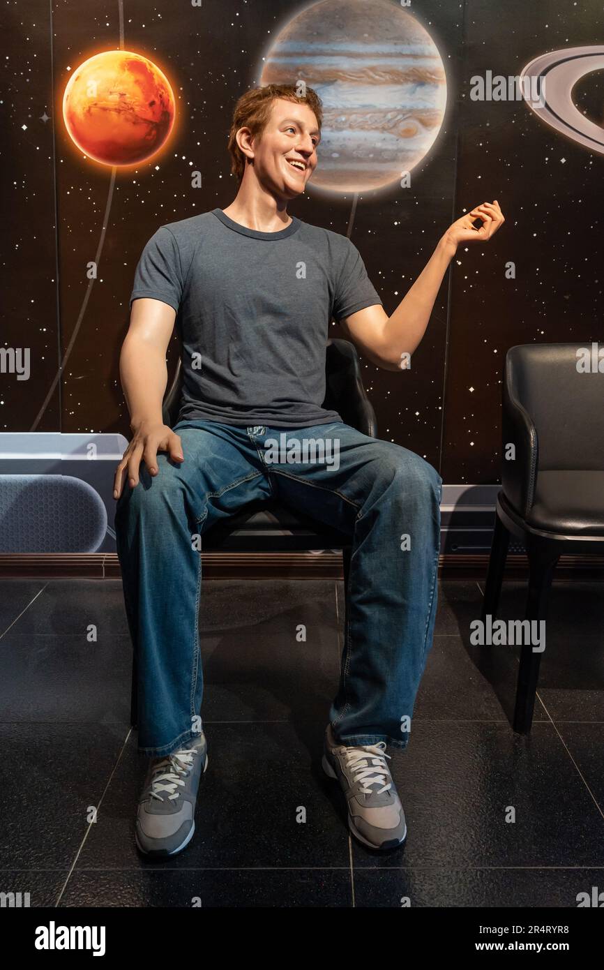 Shah Alam, Malaysia - April 17,2023 : Mark Zuckerbergs Wachsfigur auf dem Roten Teppich 2 in I-City Shah Alam. Er ist bekannt für seine Mitbegründung der "The Well" Stockfoto
