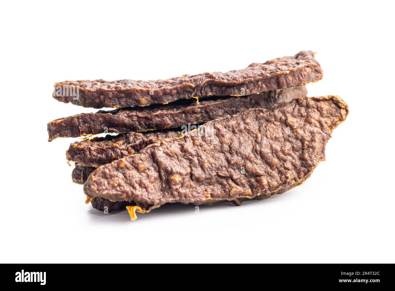 Trockenfleisch für Hunde. Kaugummi für Hunde, isoliert auf weißem Hintergrund. Stockfoto