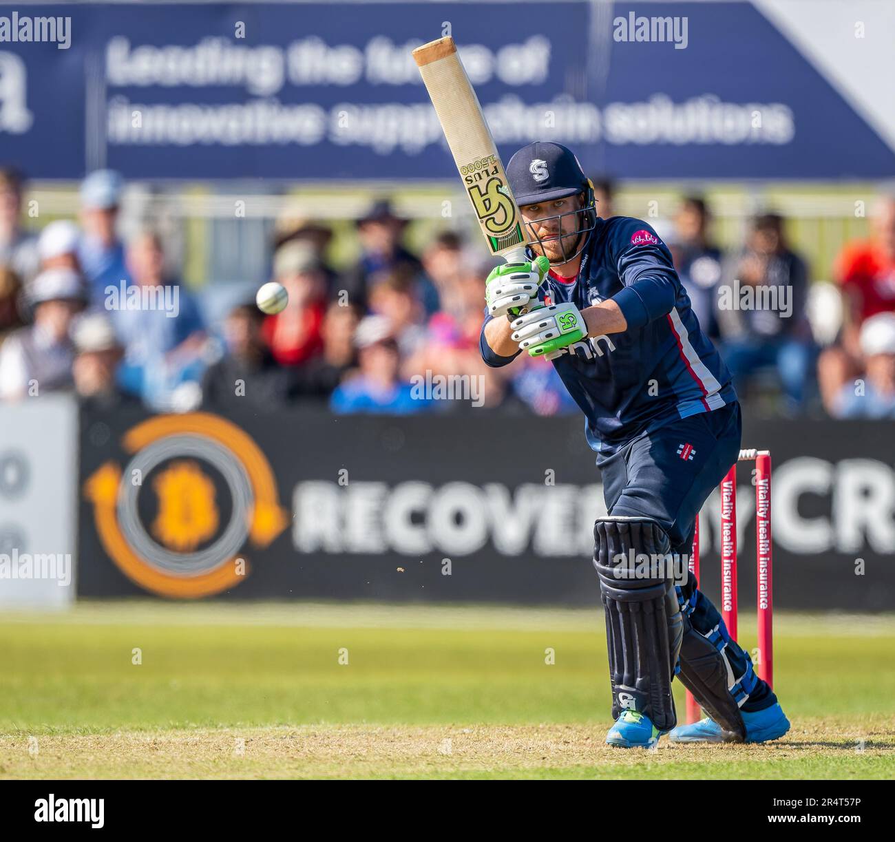 Josh Cobb von Northamptonshire schlägt in einem T20 Vitality Blast Match zwischen Derbyshire Falcons und Northamptonshire Steelbacks Stockfoto