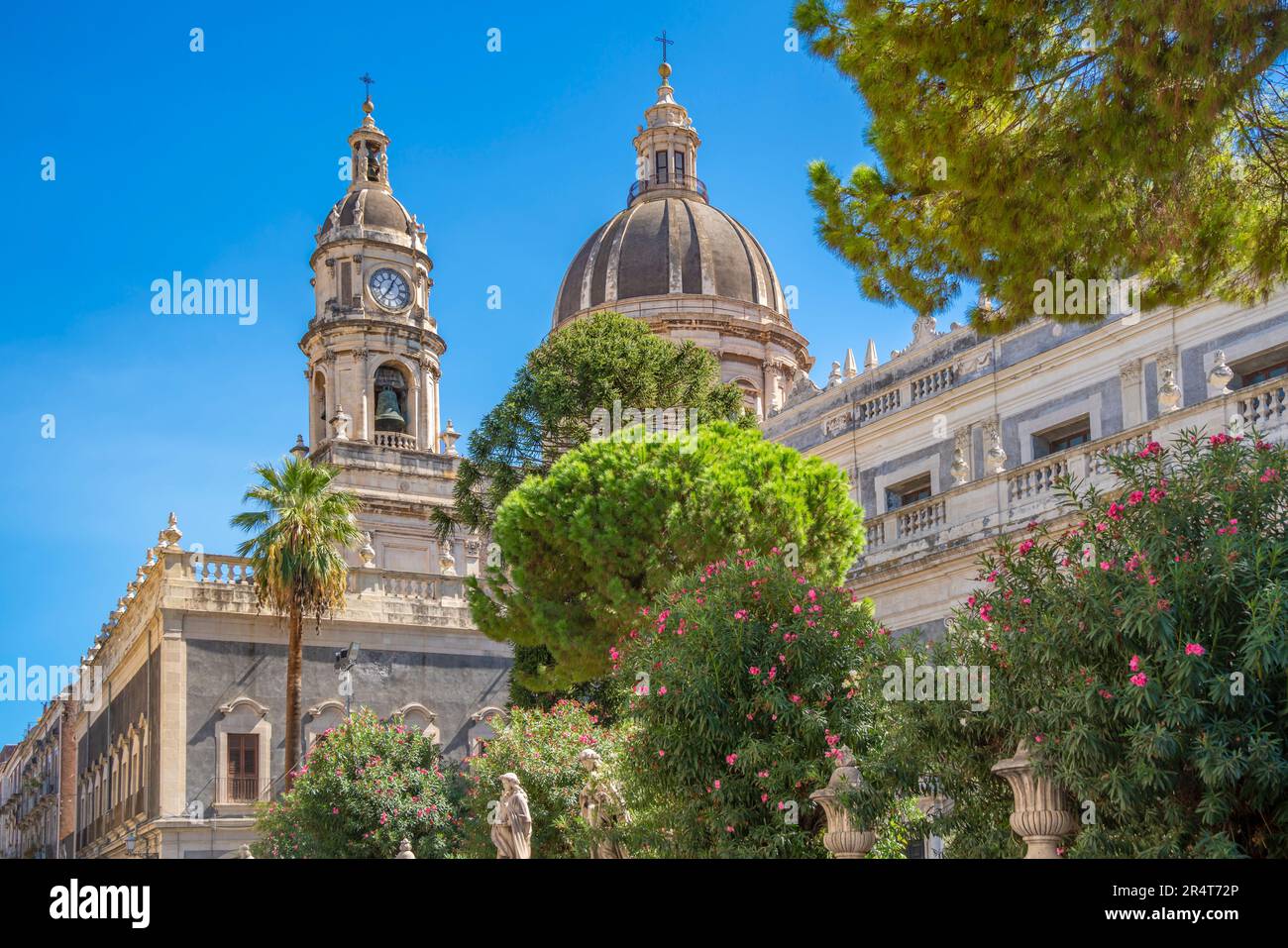 Blick auf den Duomo di Sant'Agata, Piazza Duomo, Catania, Sizilien, Italien, Europa Stockfoto