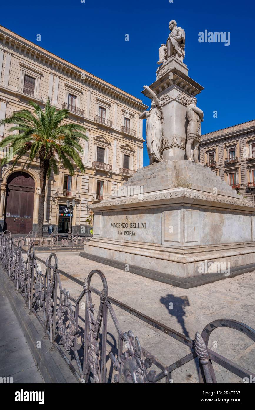Blick auf Vincenzo Bellini auf der Piazza Stesicoro, Catania, Sizilien, Italien, Europa Stockfoto