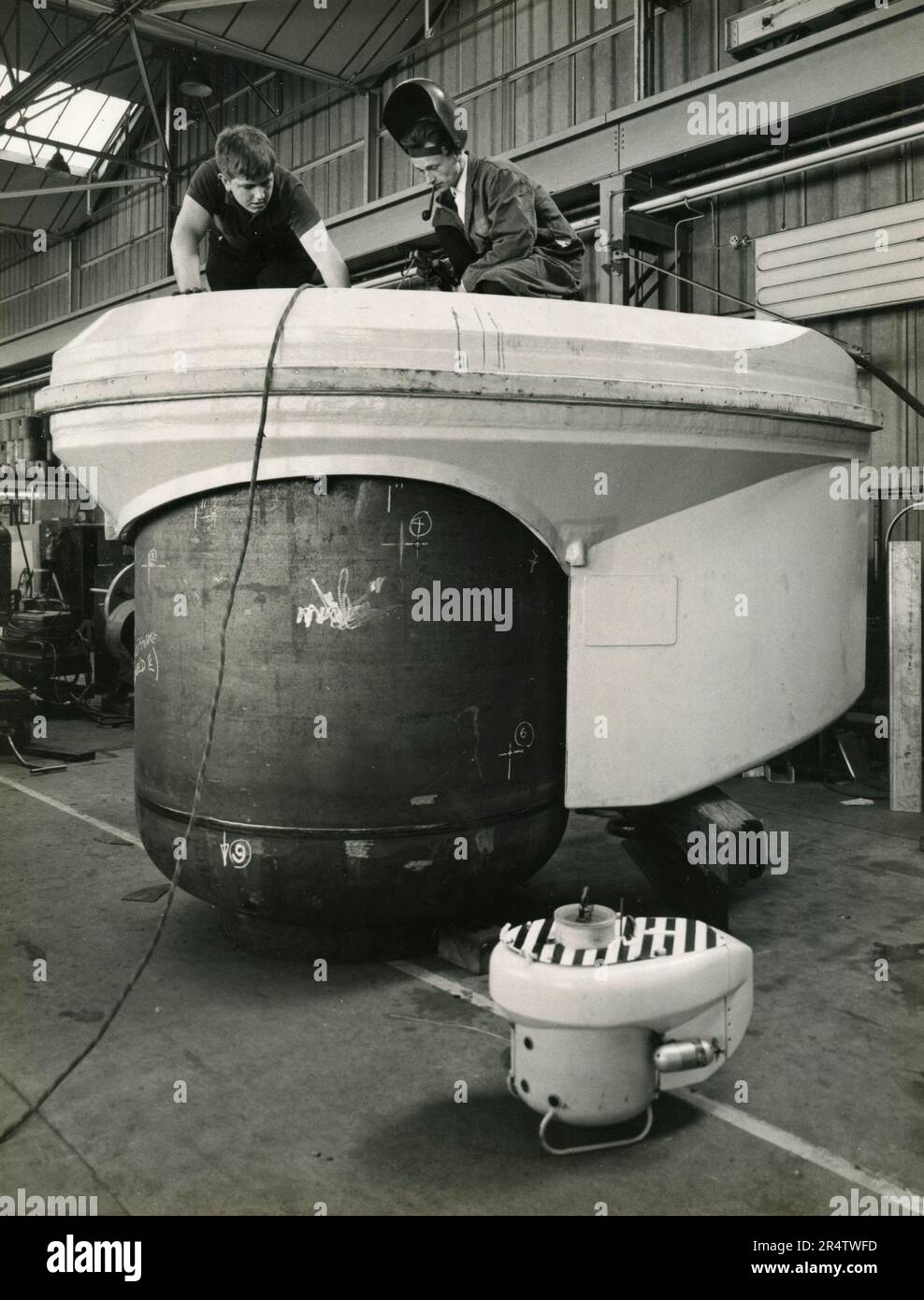 Zwerg-U-Boot-Forschungsschiff wird untersucht und getestet bei Lintott Engineering Company, UK 1966 Stockfoto