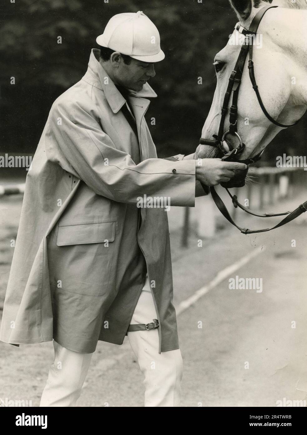 Herren Modemodell mit Reitkleidung und Hut, UK 1966 Stockfoto