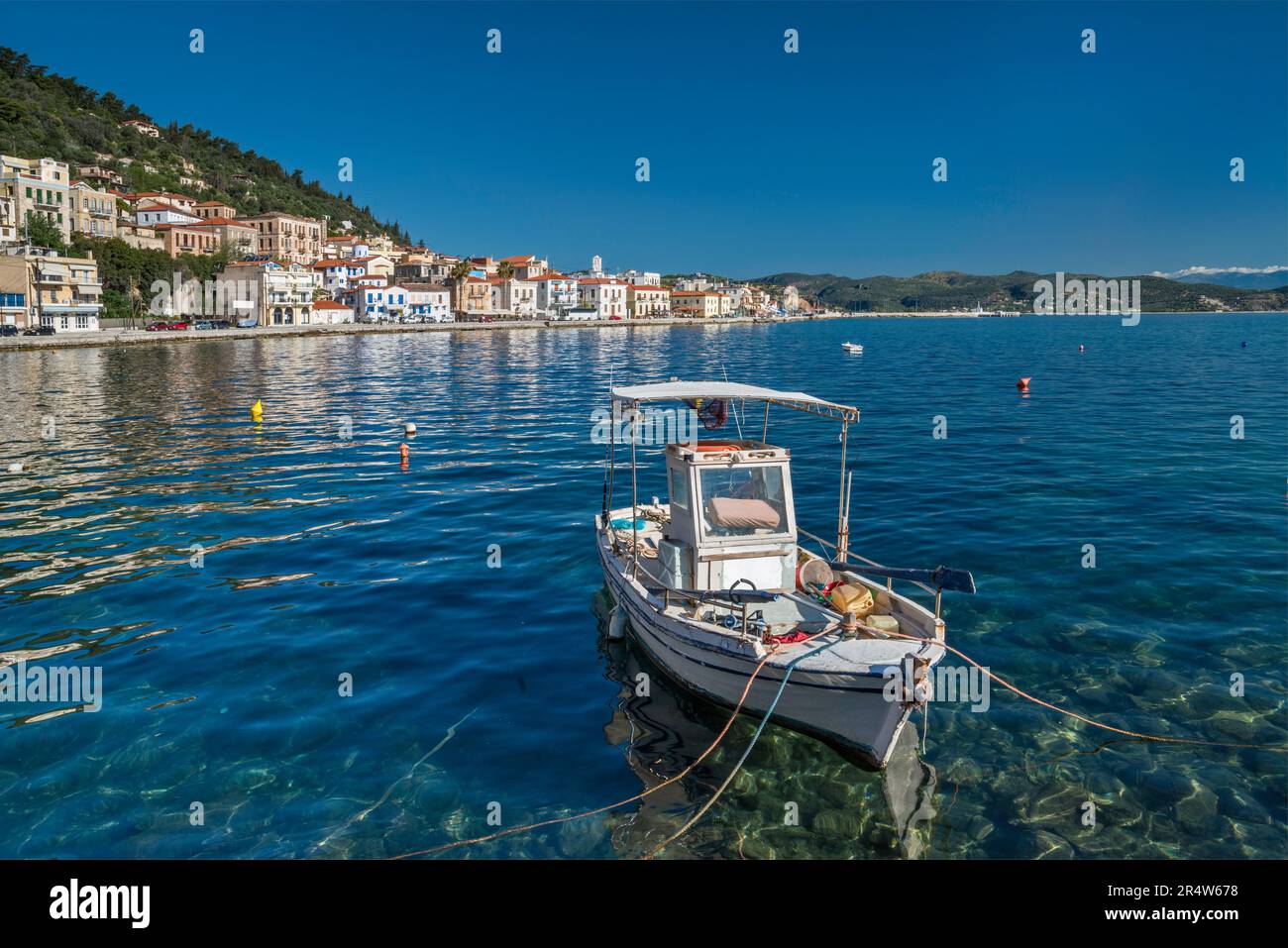 Fischerboot im Hafen von Gytheio (Gythio), Laconischer Golf, Halbinsel Mani, Region Peloponnes, Griechenland Stockfoto