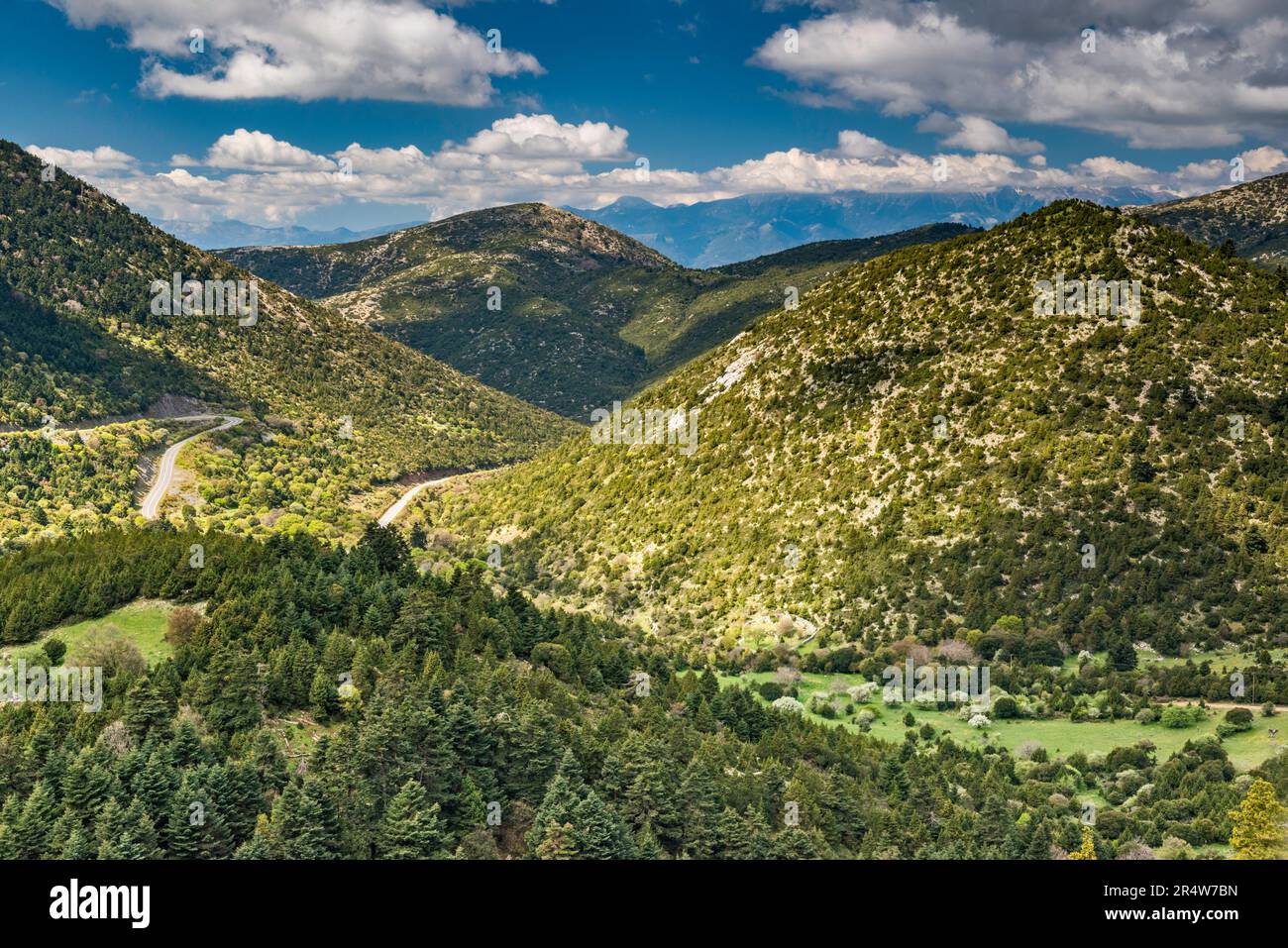 Parnon Massif (Parnonas-Gebirge), Haarnadelkurven auf der Autobahn SW von Kosmas, Region Laconia, Region Peloponnes, Griechenland Stockfoto