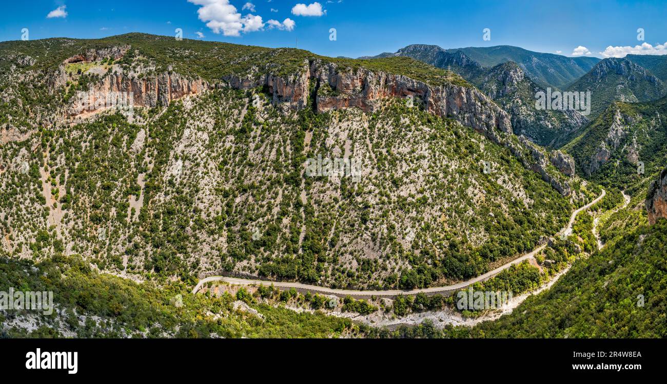 Agiorgitiko River Canyon, Parnon Massif (Parnonas Mountains), Blick vom Elonas Kloster, westlich von Leonidio, Arcadia Region, Peloponnes Region, Griechenland Stockfoto