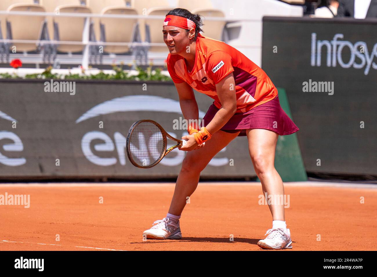 paris frankreich  mai  ons jabeur waehrend des spiels zwischen