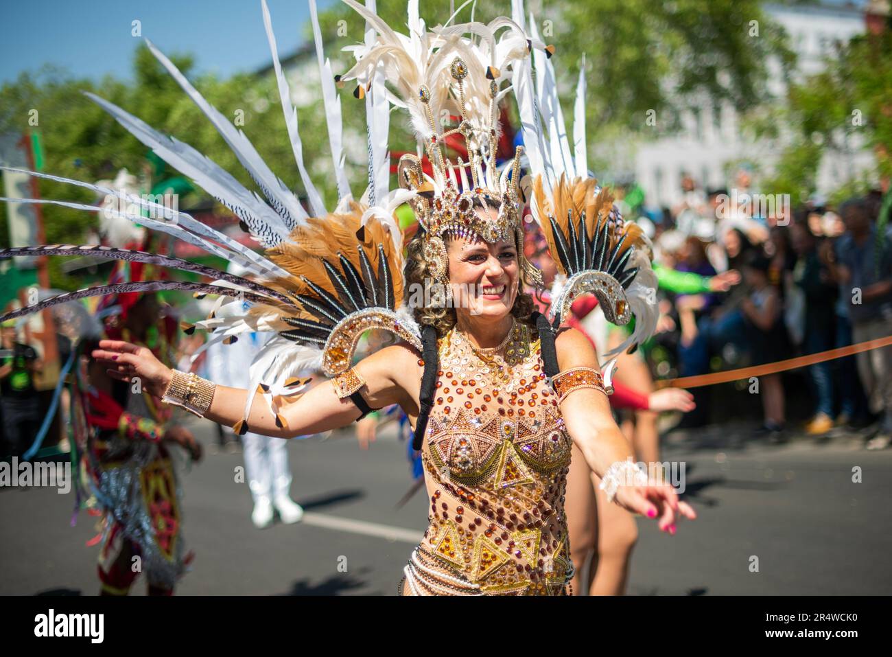 Der Karneval der Kulturen in Berlin erreichte seinen Höhepunkt mit der großen Straßenparade am Pfingstsonntag in Kreuzberg. Stockfoto