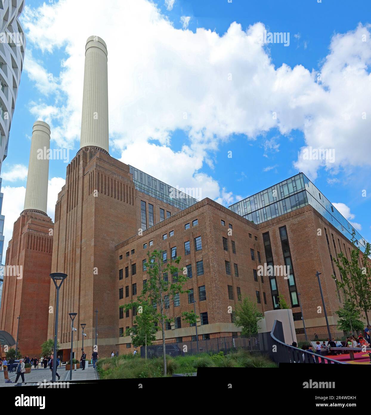 Außenansicht von Battersea Power Station, Nine Elms, Wandsworth, London, England, UK, SW11 8BJ Stockfoto