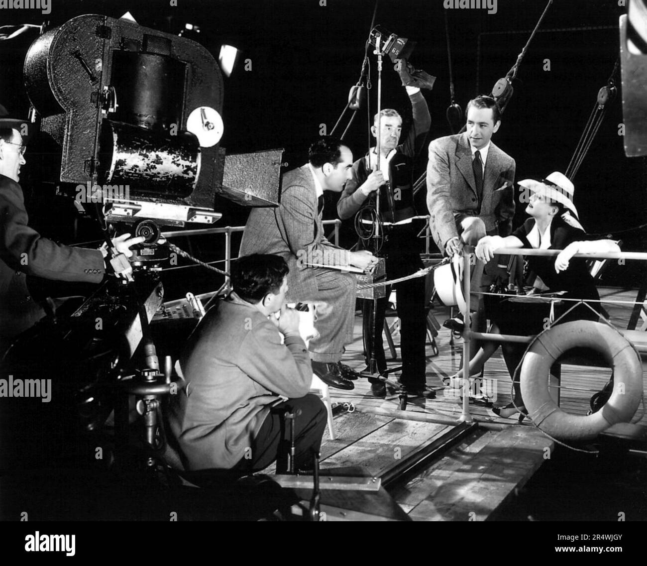 Jetzt, Voyager ist ein 1942 American drama Film mit Bette Davis, Paul Henreid, Claude Zügel. Regie: Irving Rapper der Film basiert auf der 1941 gleichnamigen Roman von Olive Higgins Prouty. Der Film wird in der Bibliothek des Kongresses 'United States National Film Registry. Stockfoto