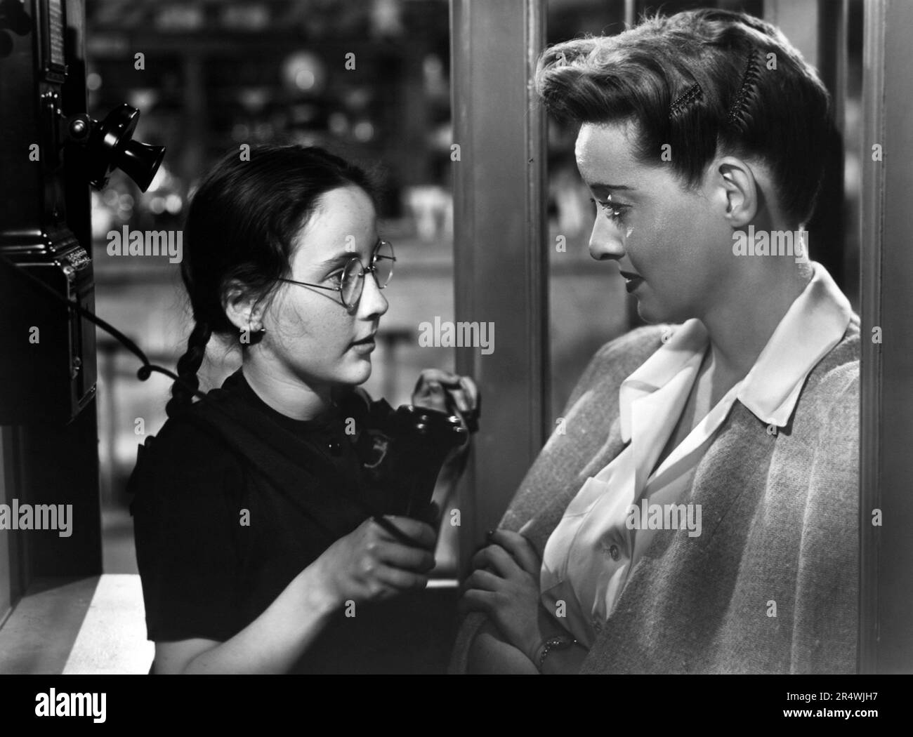 Jetzt, Voyager ist ein 1942 American drama Film mit Bette Davis, Paul Henreid, Claude Zügel. Regie: Irving Rapper der Film basiert auf der 1941 gleichnamigen Roman von Olive Higgins Prouty. Der Film wird in der Bibliothek des Kongresses 'United States National Film Registry. Stockfoto