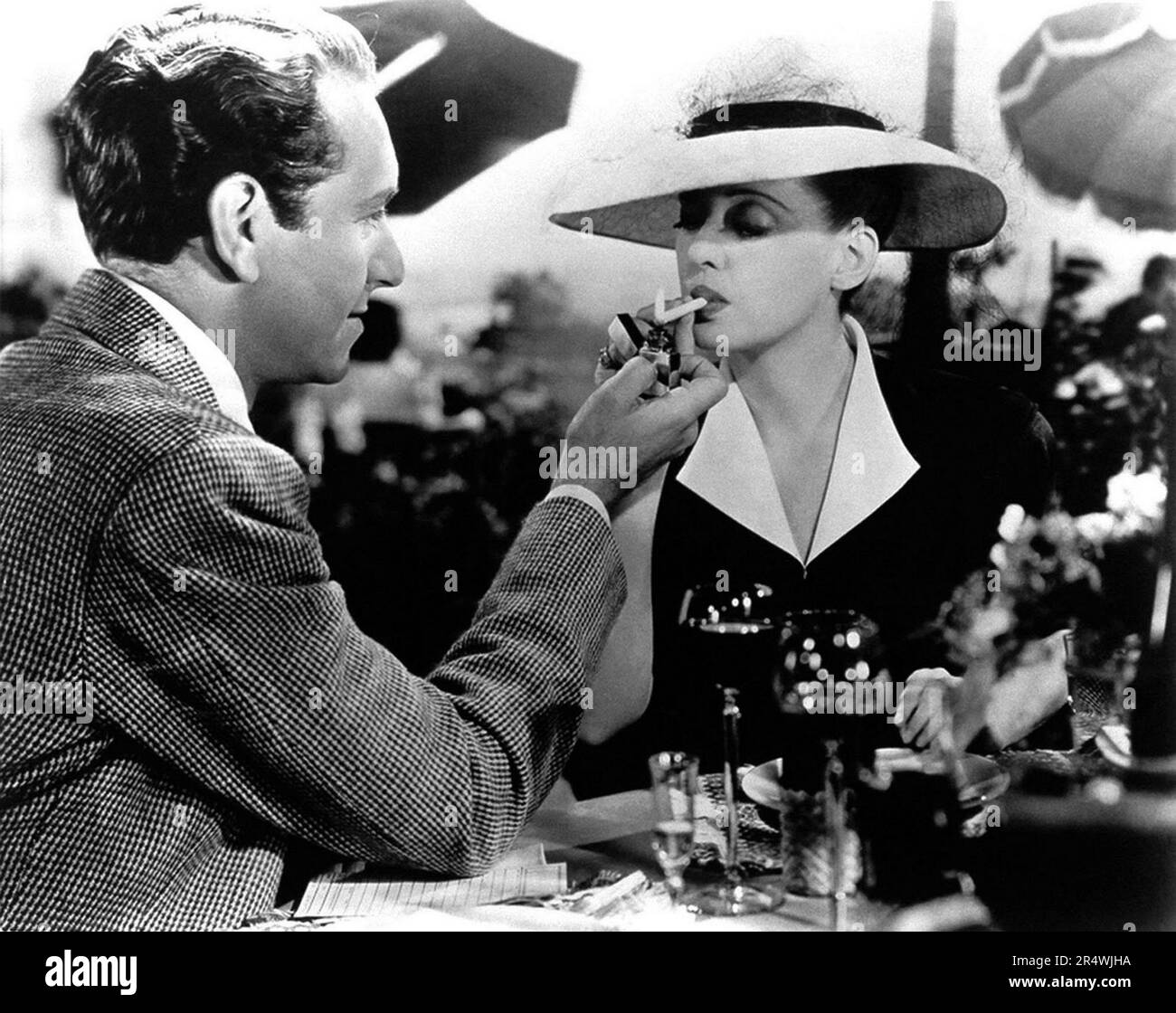 Jetzt, Voyager ist ein 1942 American drama Film mit Bette Davis, Paul Henreid, Claude Zügel. Regie: Irving Rapper der Film basiert auf der 1941 gleichnamigen Roman von Olive Higgins Prouty. Der Film wird in der Bibliothek des Kongresses 'United States National Film Registry. Stockfoto