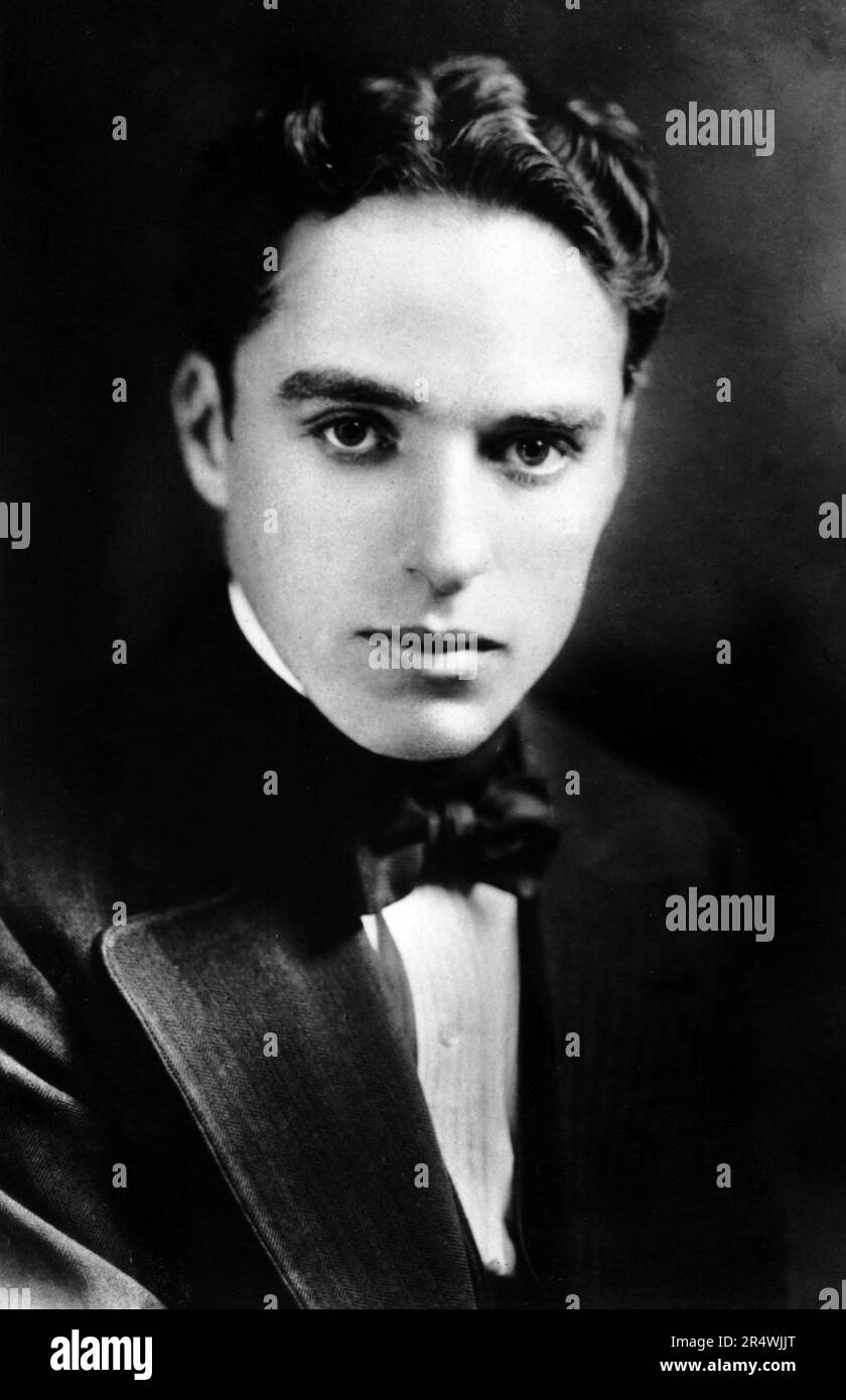 Sir Charles Spencer "Charlie" Chaplin war ein englischer Schauspieler, Komiker und Filmemacher, das zum Ruhm in der Stummfilmzeit stieg. Chaplin wurde ein weltweites Symbol durch seinen Bildschirm persona' der Tramp" und gilt als eine der wichtigsten Persönlichkeiten in der Geschichte der Filmindustrie. Stockfoto