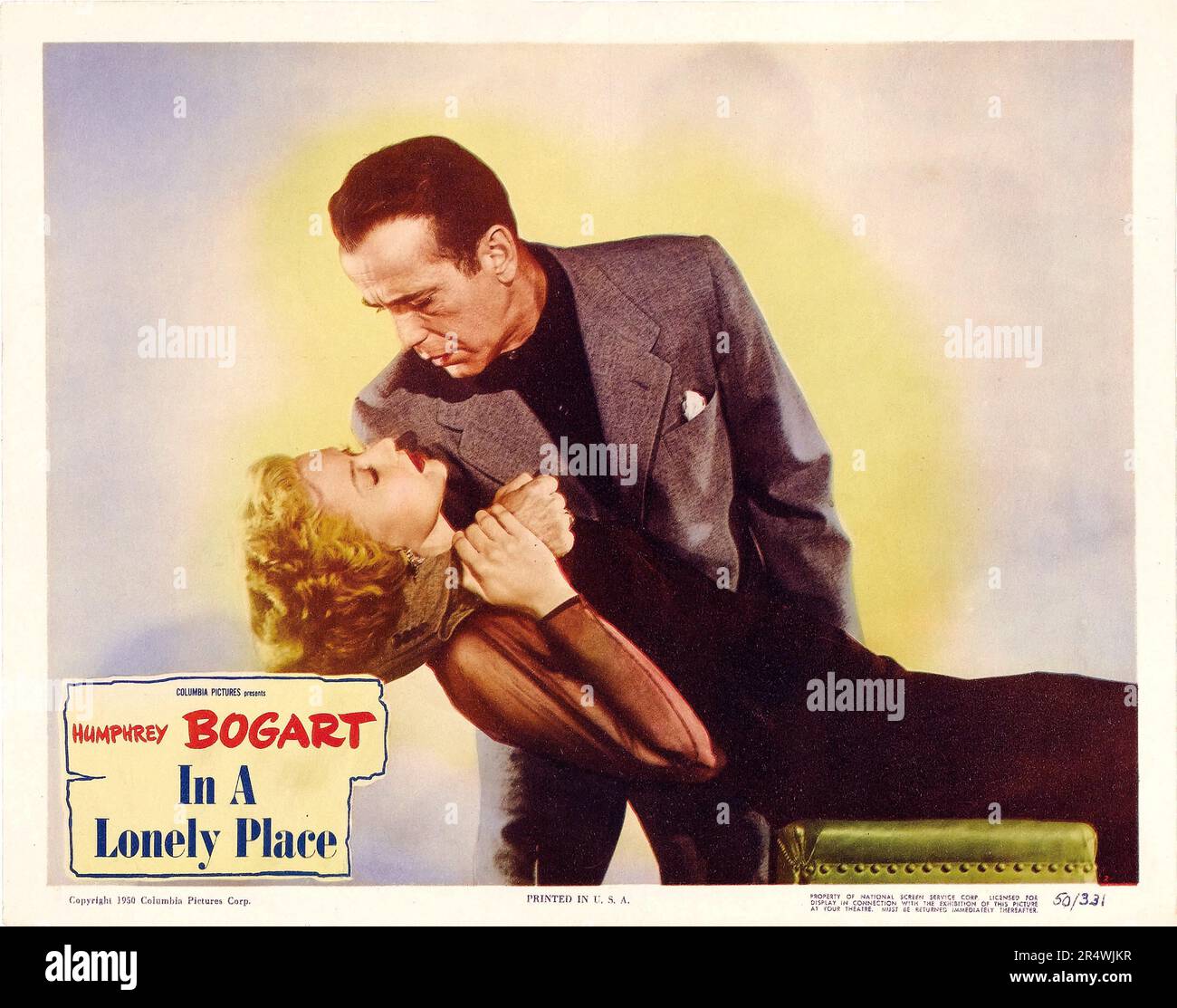 In einem einsamen Ort ist ein 1950 Film noir von Nicholas Ray, Regie und Hauptdarsteller Humphrey Bogart und Gloria Grahame, für Bogart's Santana Productions. Das Skript wurde von Edmund North aus dem Jahr 1947 Roman in einen einsamen Ort von Dorothy B. Hughes angepasst. Stockfoto