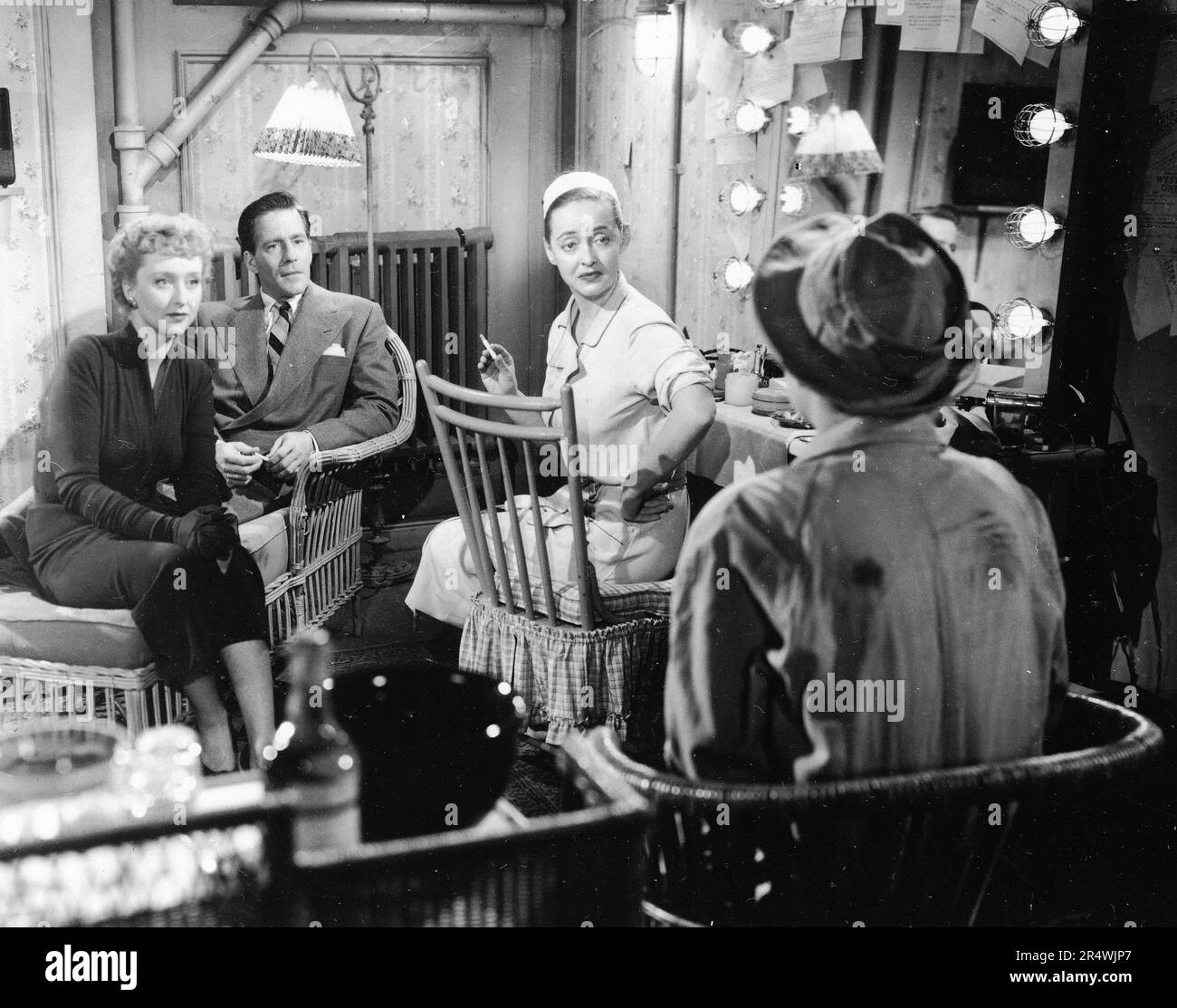 Alles über Eve ist eine 1950 American drama Film geschrieben und von Joseph Mankiewicz geleitet. In den Hauptrollen Bette Davis als Broadway Sterne der Film erzählt die Geschichte eines jungen Fan - Anne Baxter - wer Davis' Karriere und persönlichen Leben bedroht. Der Film sitzt auf National Film Registry der Vereinigten Staaten. Stockfoto