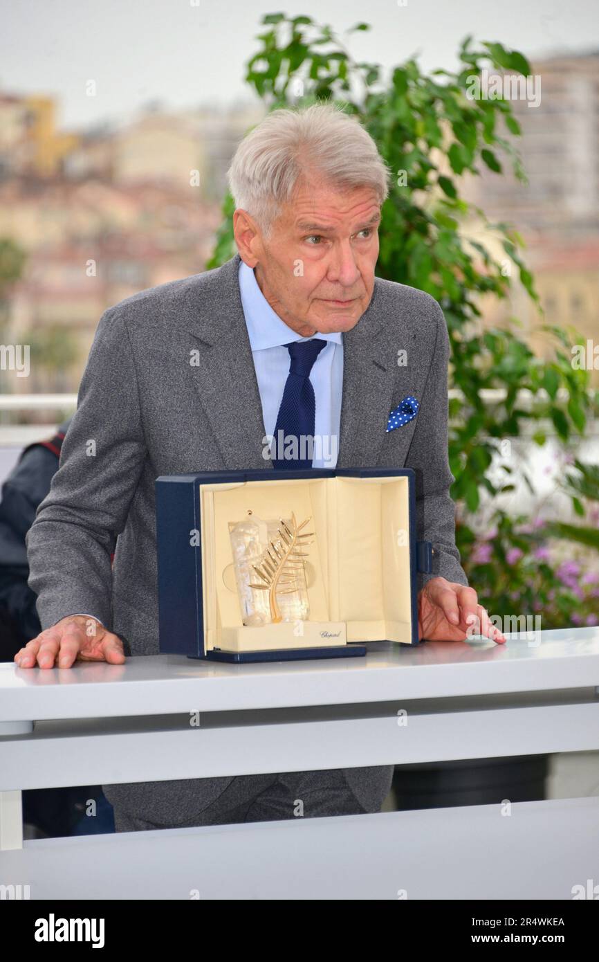 Harrison Ford erhält einen Ehrenfoto der Palme d'Or des Films „Indiana Jones and the Dial of Destiny“ 76. Filmfestival in Cannes am 19. Mai 2023 Stockfoto