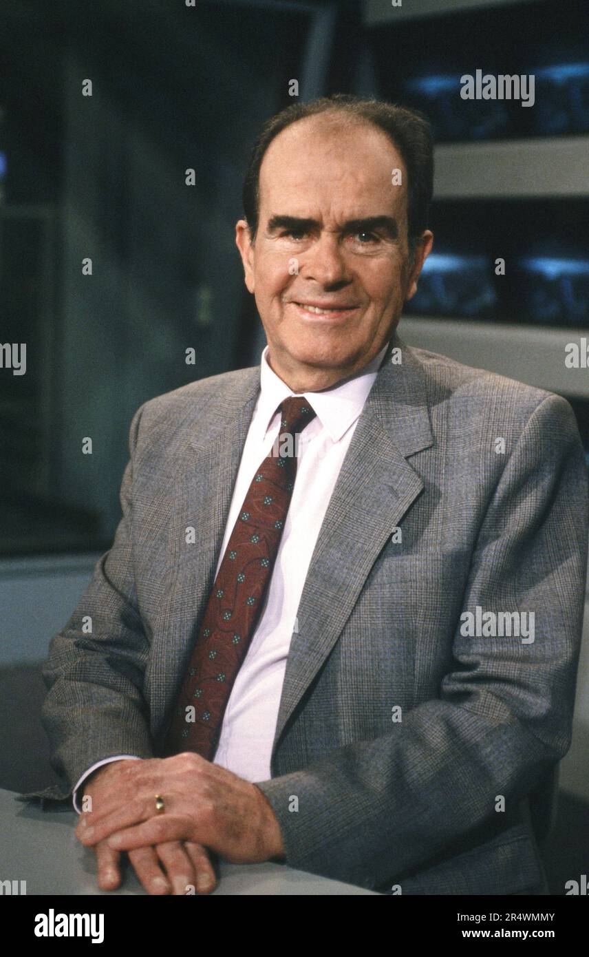 Georges Marchais am Drehort der literarischen TV-Show "Apostrophe" am 4. Mai 1990, um sein Buch "Démocratie" vorzustellen. Stockfoto