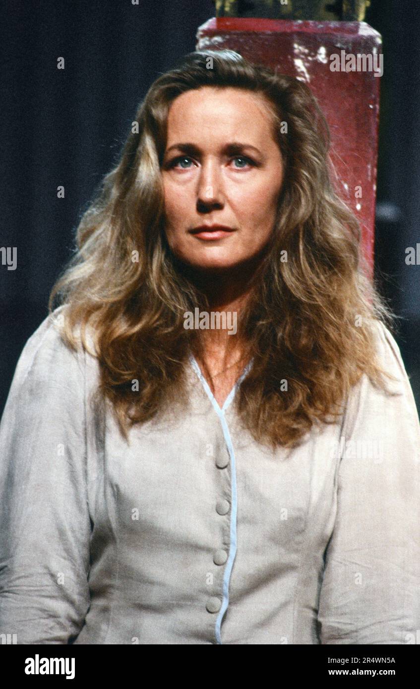 Französische Schauspielerin Brigitte Fossey auf der Bühne am Théâtre du